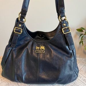 Navy Blue Coach Should Bag. This bag has barely been used and is good condition.